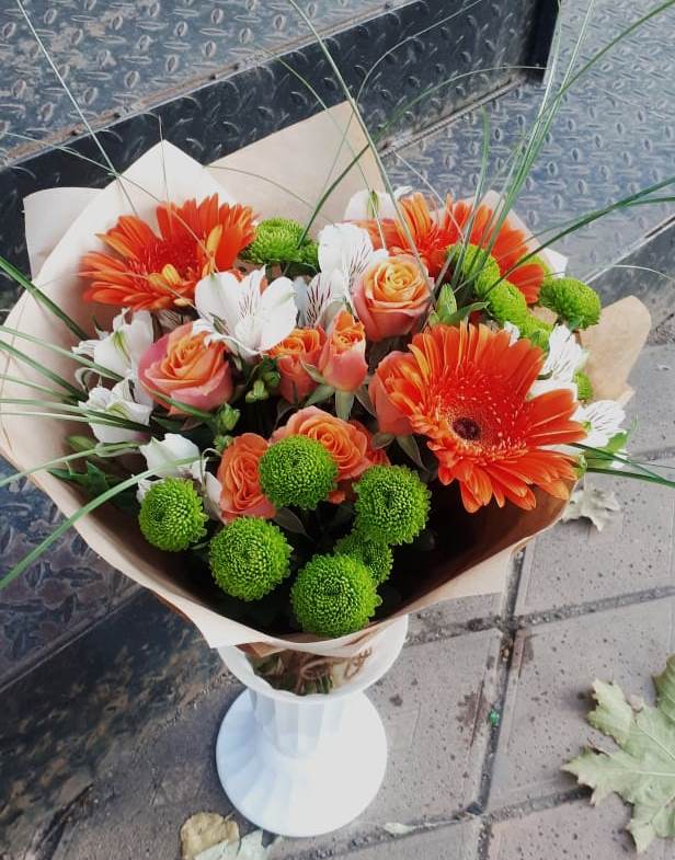 Букет цветов из: Герберы, Хризантемы, Альстромерии и Розы в Мичуринске