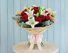 Букет цветов из:  Лилии и Розы в Мичуринске