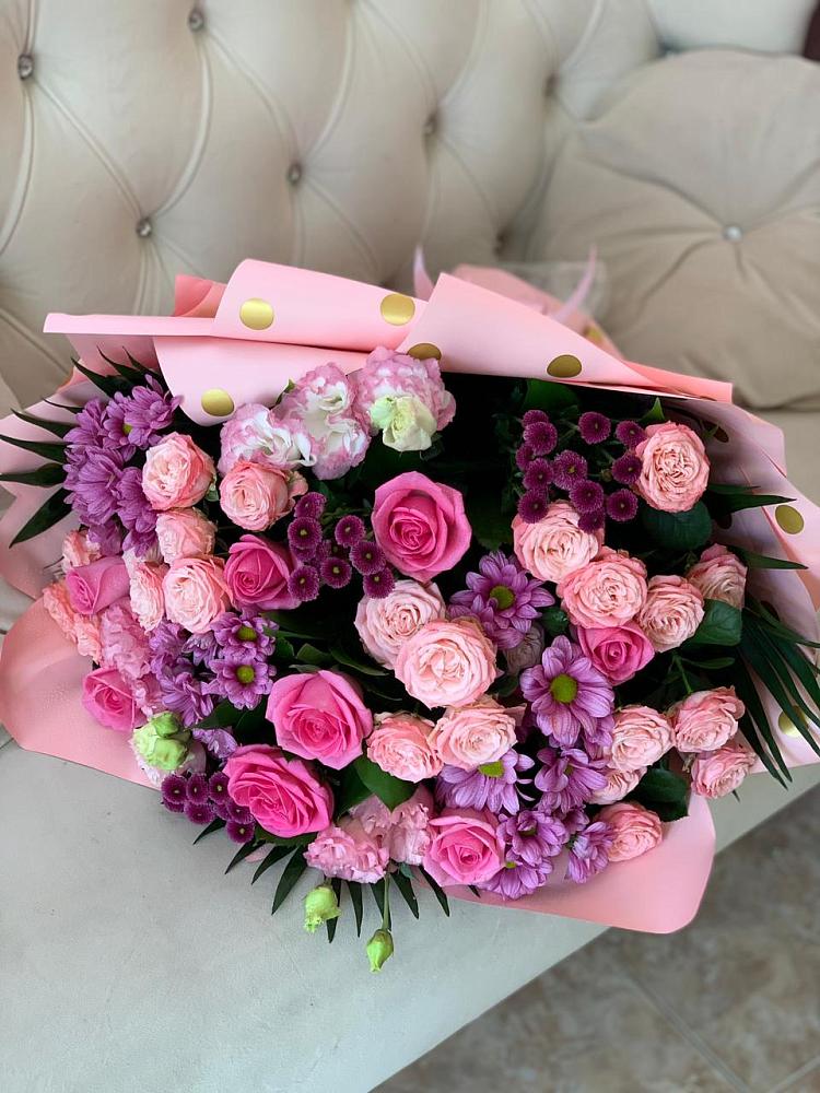 Букет цветов из: Хризантемы, Розы и Лизиантусы в Мичуринске