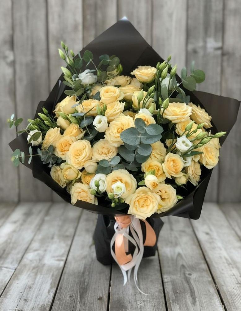 Букет цветов из: Розы и Лизиантусы в Мичуринске