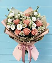 Букет цветов из:  Розы, Альстромерии и Лизиантусы в Мичуринске