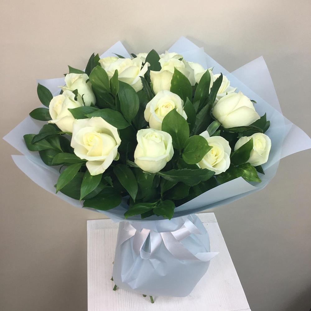 Букет 15 Белых роз Проуд в Мичуринске
