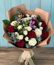 Букет цветов из:  Розы и Альстромерии в Мичуринске