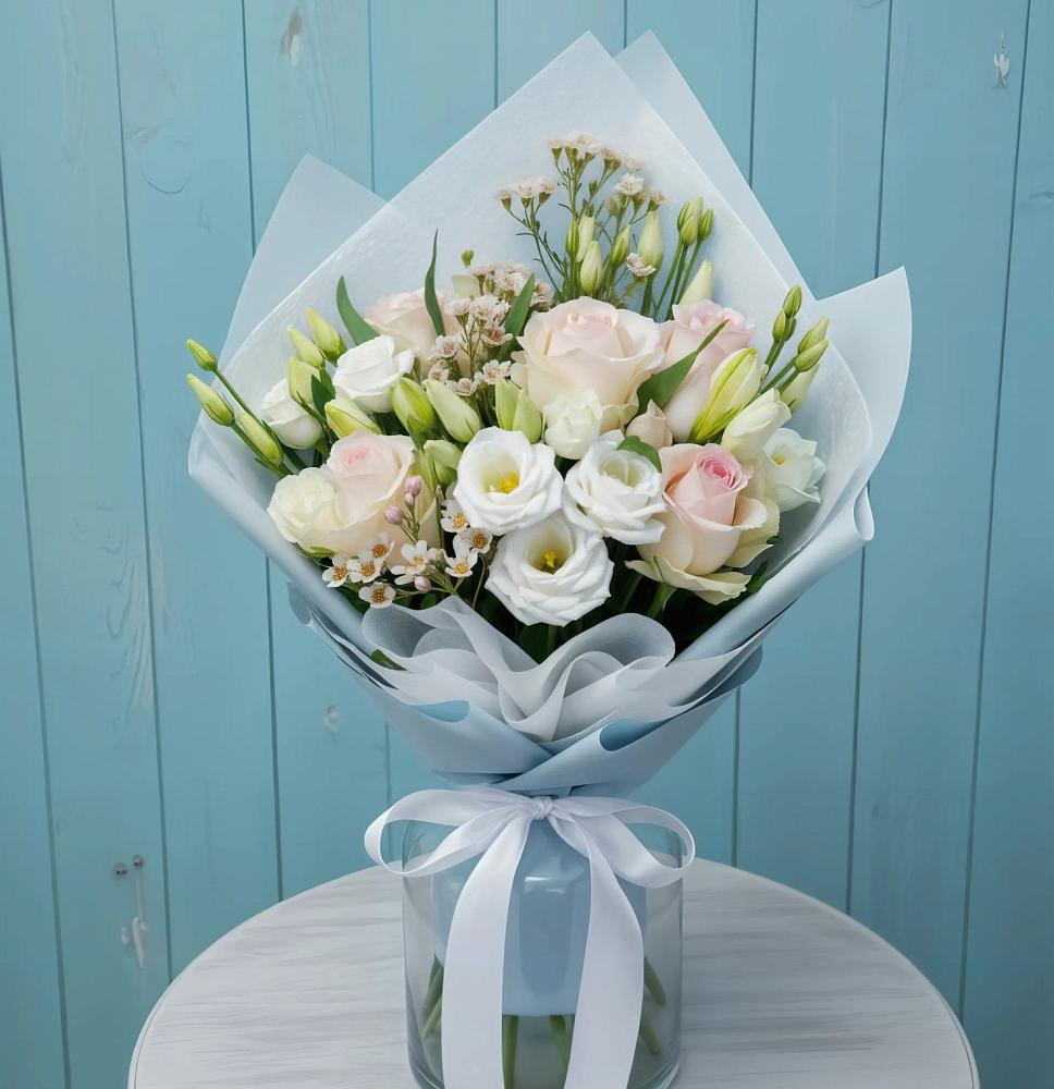 Букет цветов из: Розы и Лизиантусы в Мичуринске