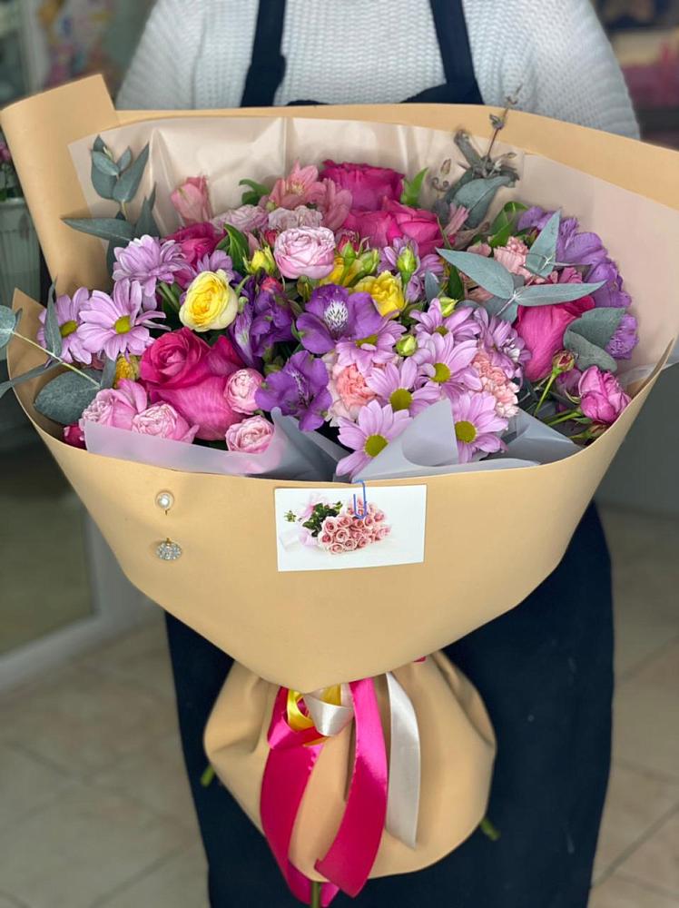 Букет цветов из: Хризантемы, Гвоздики и Альстромерии в Мичуринске