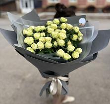 Букет Белые кустовые розы Солинеро в Мичуринске