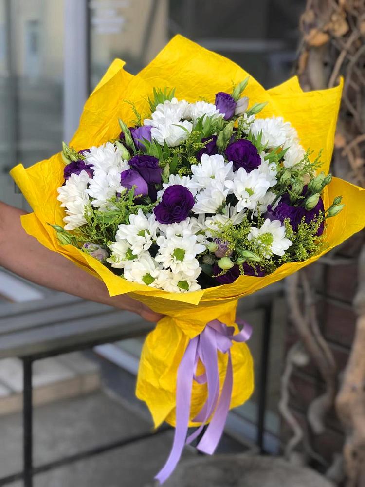Букет цветов из: Ирисы, Хризантемы и Ромашки в Мичуринске
