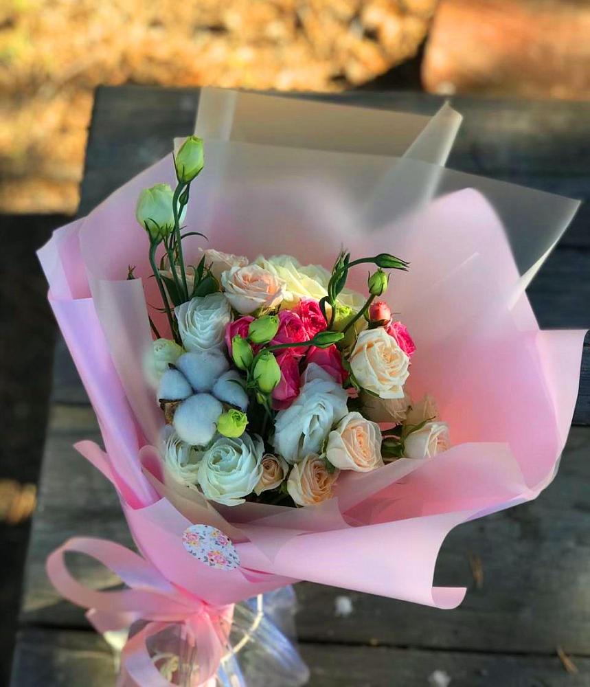 Букет цветов из: Розы и Лизиантусы в Мичуринске