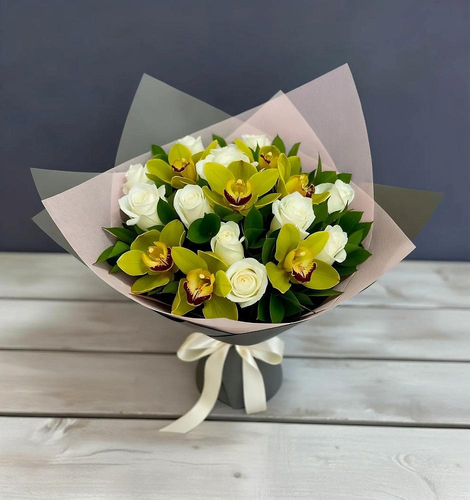 Букет цветов из: Орхидеи и Розы в Мичуринске