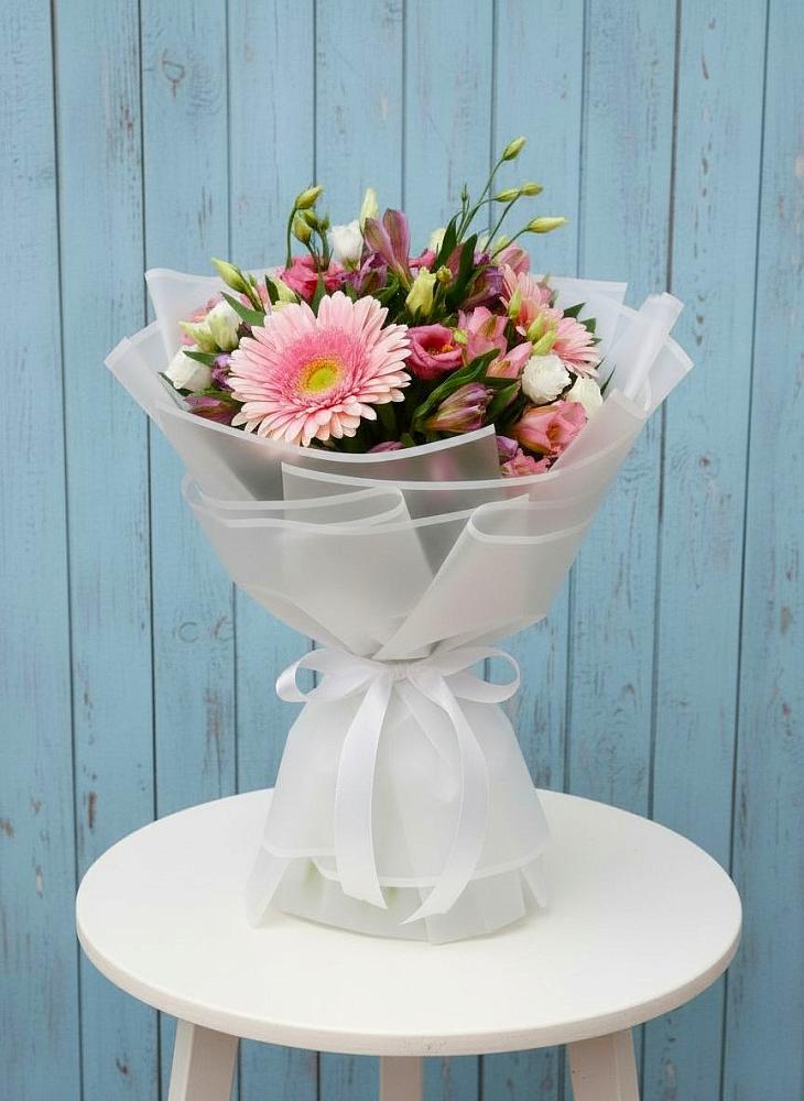 Букет цветов из: Герберы, Альстромерии и Лизиантусы в Мичуринске