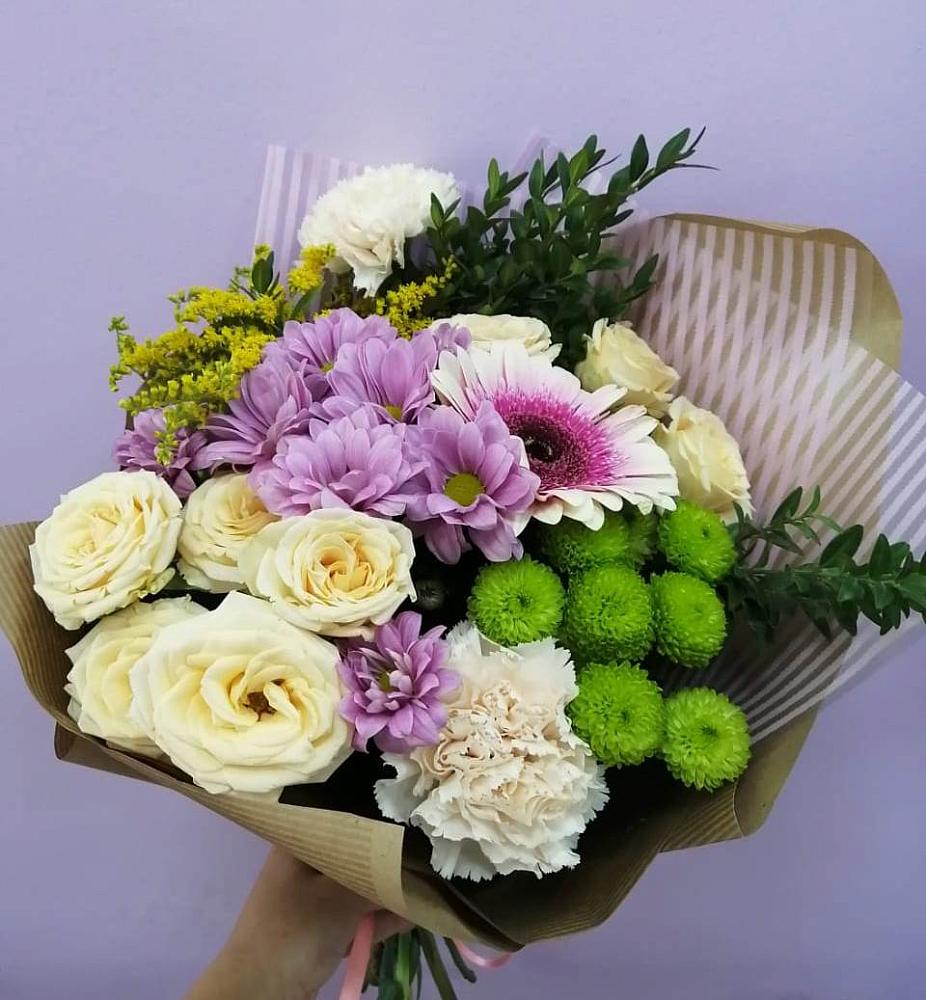 Букет цветов из: Хризантемы, Розы, Гвоздики и Герберы в Мичуринске