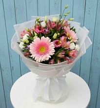 Букет цветов из:  Герберы, Альстромерии и Лизиантусы в Мичуринске