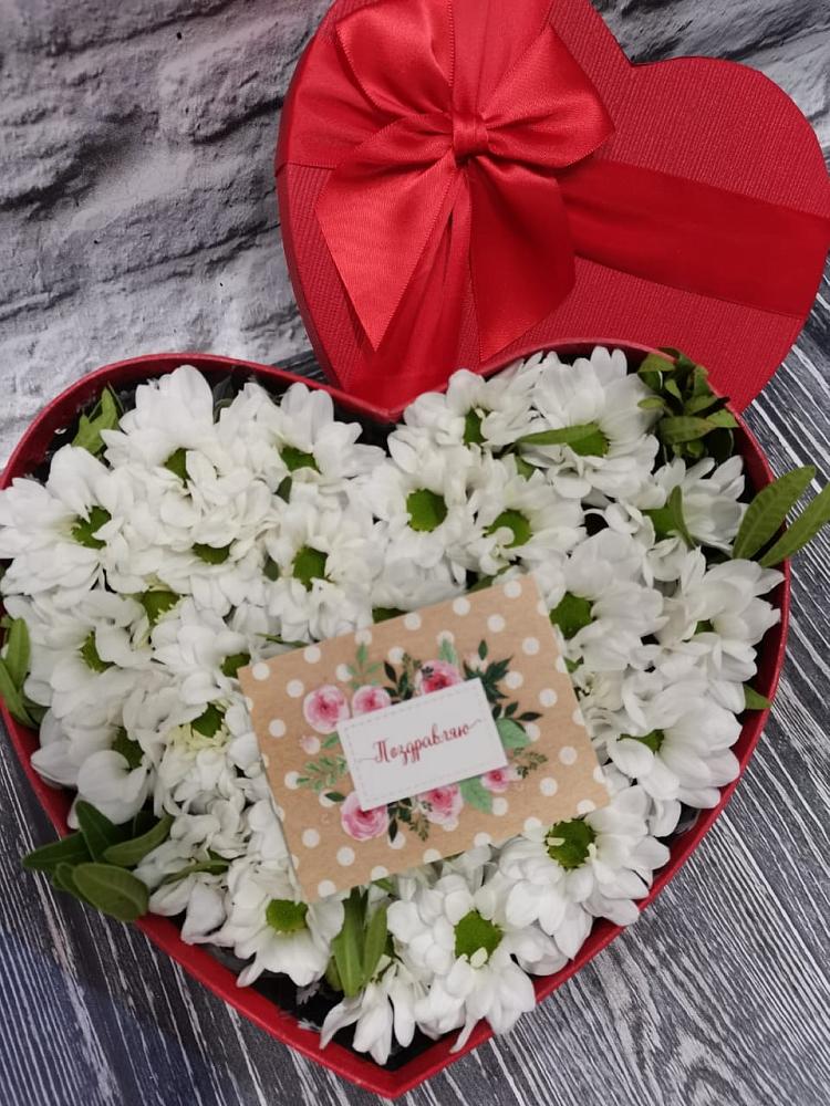 Цветочная композиция из Хризантемы в виде сердца в Мичуринске