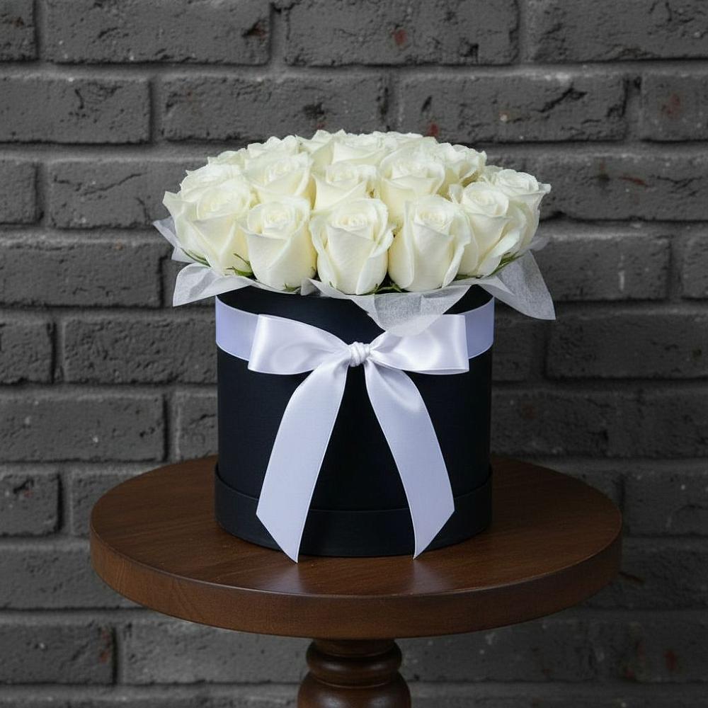 Цветочная композиция из Розы в шляпной коробке в Мичуринске