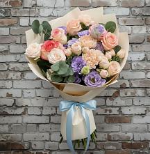 Букет цветов из:  Розы, Лизиантусы и Гвоздики в Мичуринске