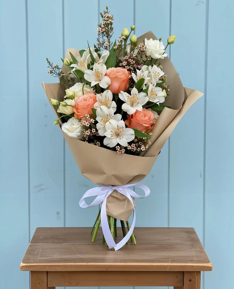 Букет цветов из: Альстромерии, Лизиантусы, Розы и Хризантемы в Мичуринске